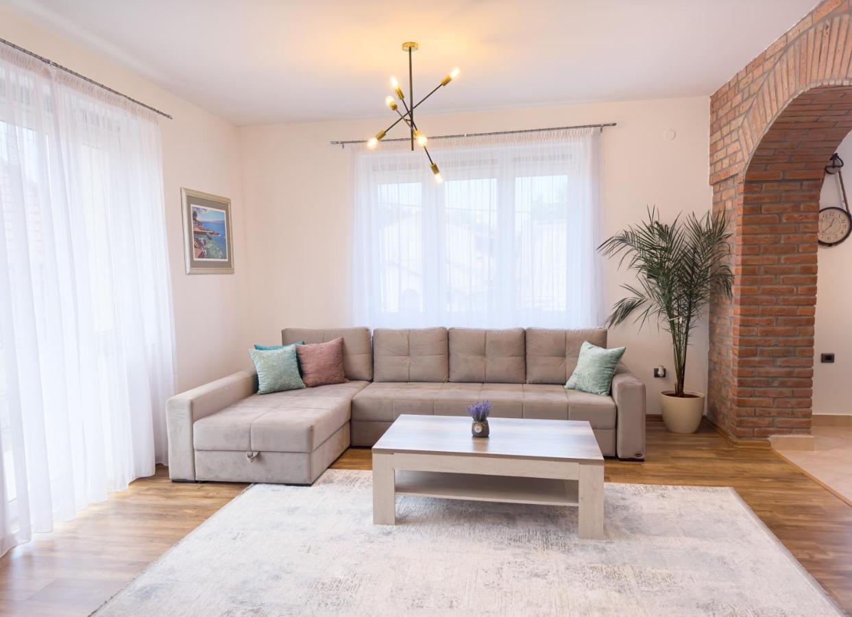 Luxurious And Cosy Brick Apartment - Free Private Parking Сараево Экстерьер фото