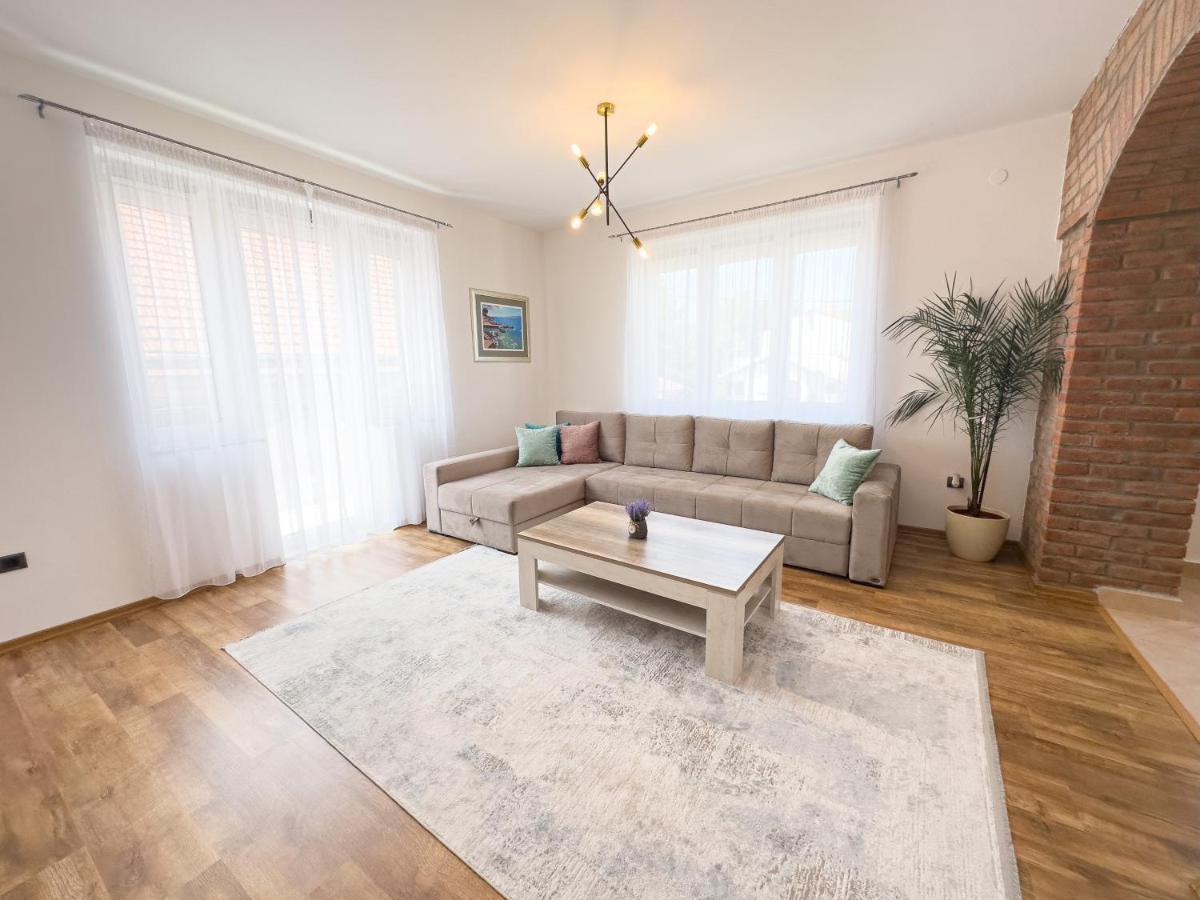 Luxurious And Cosy Brick Apartment - Free Private Parking Сараево Экстерьер фото
