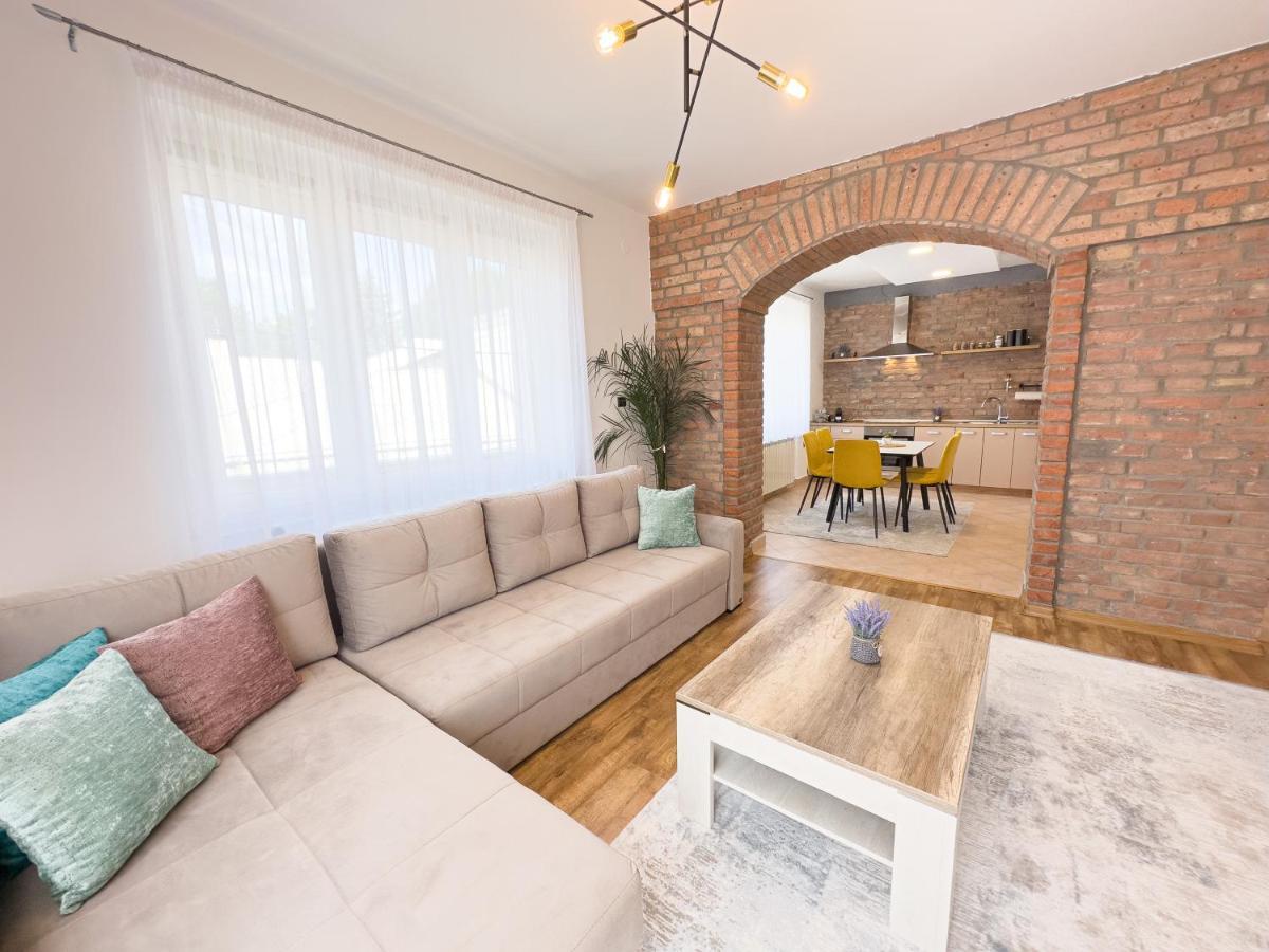 Luxurious And Cosy Brick Apartment - Free Private Parking Сараево Экстерьер фото