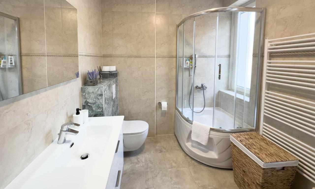 Luxurious And Cosy Brick Apartment - Free Private Parking Сараево Экстерьер фото