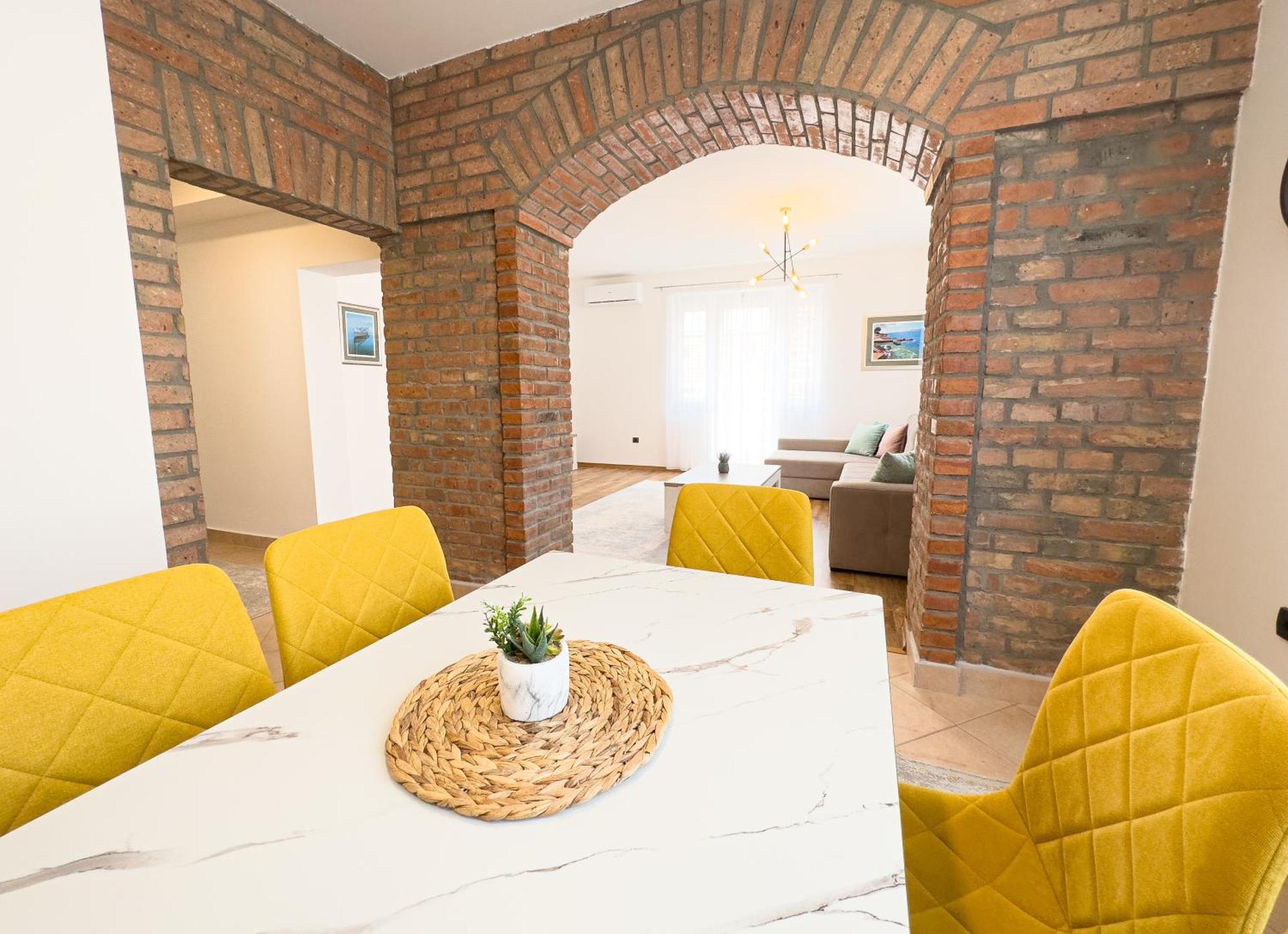 Luxurious And Cosy Brick Apartment - Free Private Parking Сараево Экстерьер фото